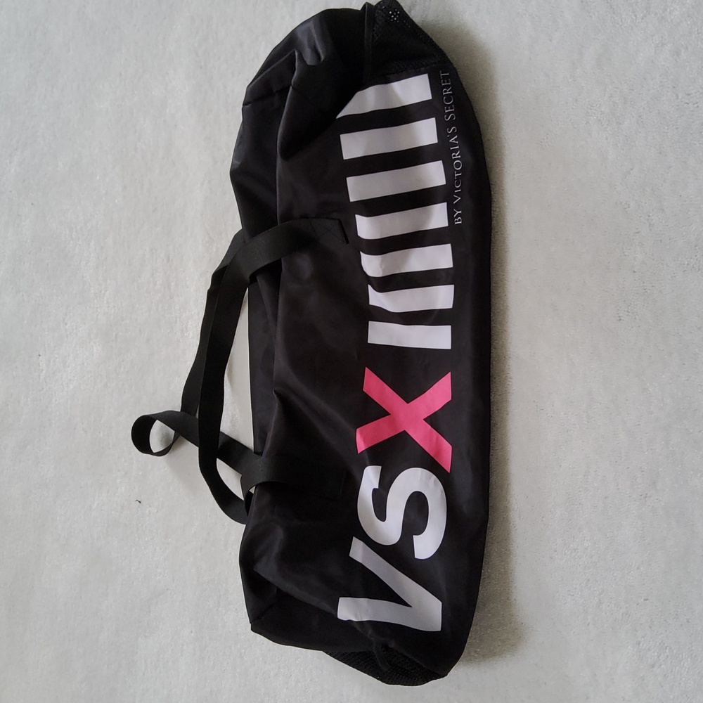 Victoria's Secret Black Gym Bag Side Mesh Pockets Center Zipper Hand Straps